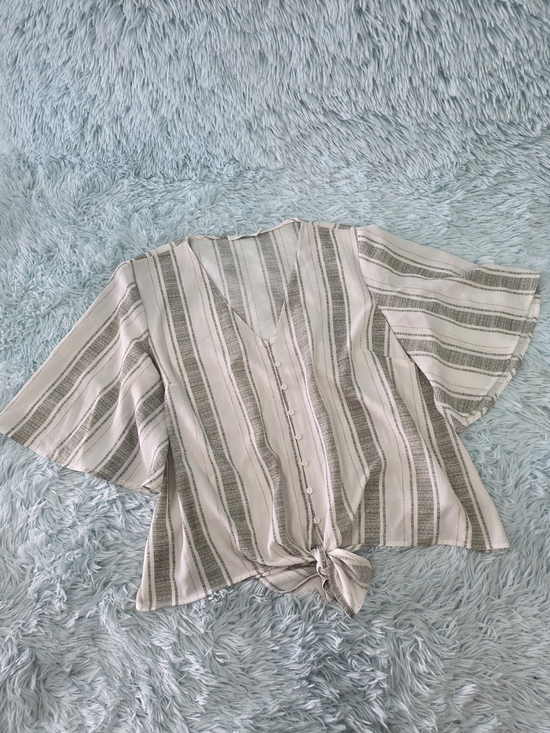 Lush Tops - Lush Striped Tie-Front V-Neck Flutter Sleeve Top Green Cream Size M